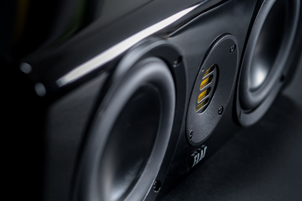 ELAC präsentiert mit der neuen Solano Serie drei Lautsprecher-Modelle, die voll und ganz in der Tradition der Fertigung von Lautsprechern bei ELAC stehen. Erdacht für den Lebensraum Zuhause, entworfen für das Perfect-Match, geschaffen für das beste Konzert – die Lautsprecher der ELAC Solano Serie sind mehr als nur Schallwandler.